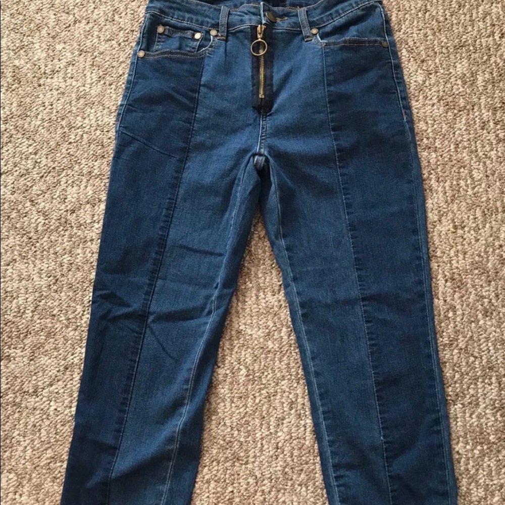 Woman’s two toned skinny jeans